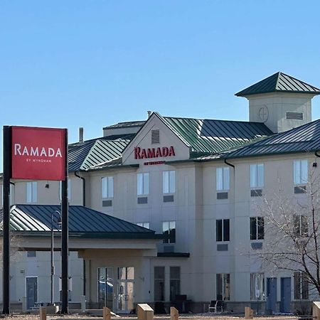 Ramada By Wyndham Estevan Exteriör bild