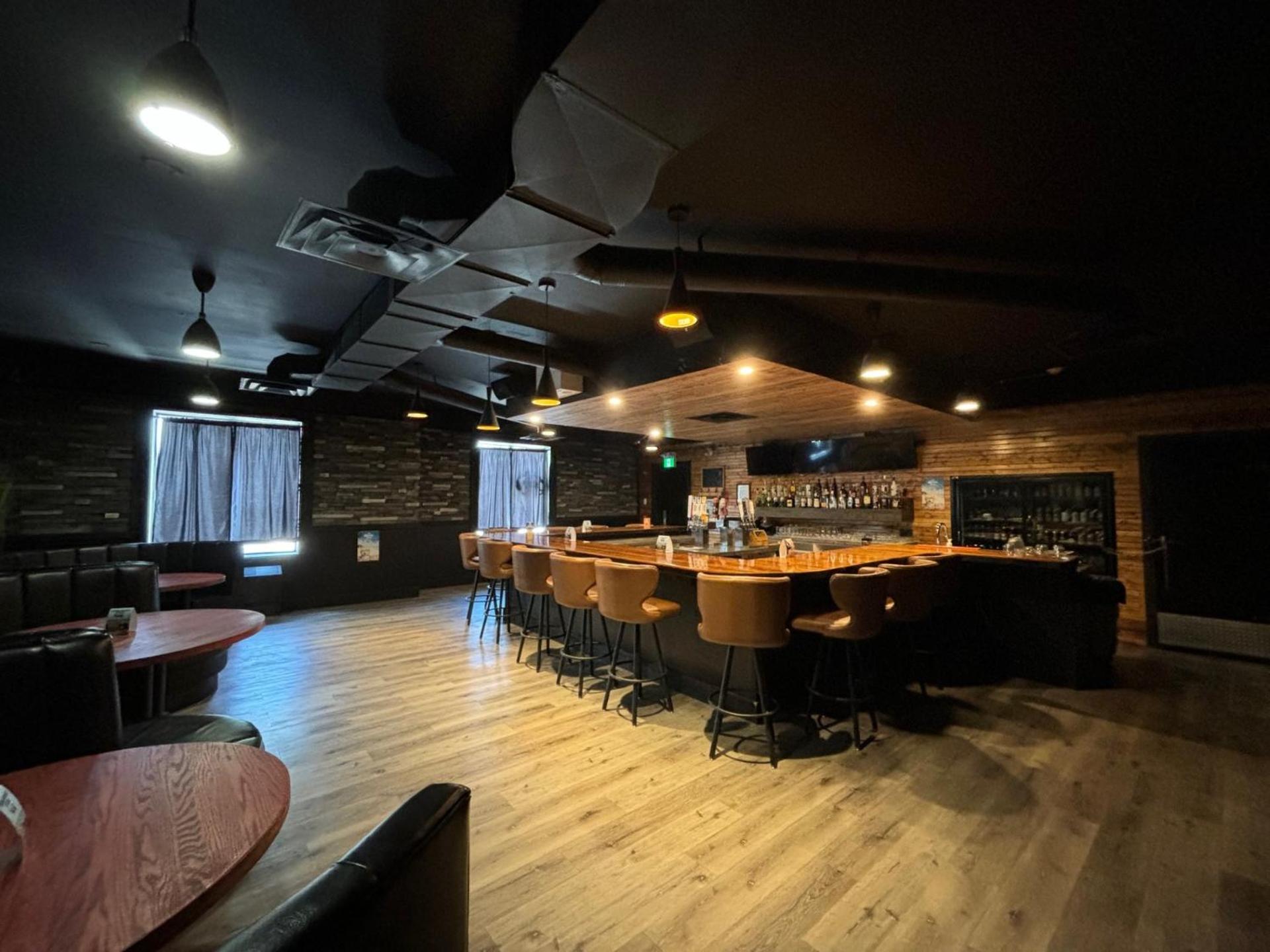 Ramada By Wyndham Estevan Exteriör bild